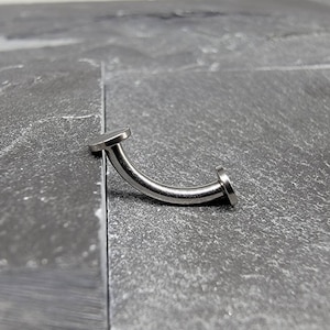 Flat End Titanium Navel Ring, Belly Button Piercing Jewelry 14g Minimalist Bridge Earl Curved Barbell
