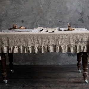 Rüschentischdecke aus Leinen. Tischdecke aus gewaschenem, weichem Leinen. Tischdecke aus natürlichem Stonewashed-Leinen in Sondergröße mit Rüschen Bild 2
