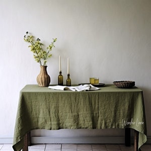 Tischdecke aus olivfarbenem Leinen. Tischdecke aus gewaschenem, weichem Leinen. Grüne Stonewashed-Leinen-Tischdecke in Sondergröße. Natürliche Esstischdecke Bild 1
