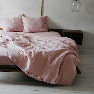 Linen bedding set. King or Queen size duvet cover and 2 pillow cases with button closure in dusty rose / pink