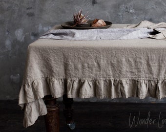 Linnen tafelkleed met ruches. Gewassen zacht linnen tafelkleed. Natuurlijk stonewashed linnen tafelkleed op maat met ruches