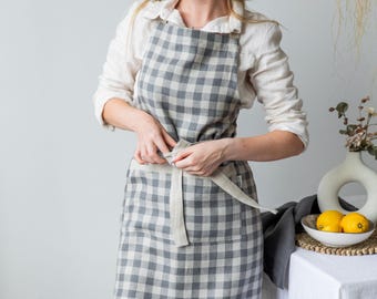 Linen apron in gray checks. Natural linen full apron with pockets. Soft linen kitchen apron for women and man. Custom Mother's day gift
