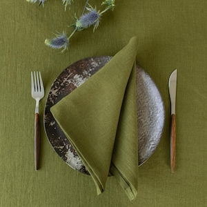 Linen napkin in Olive. Washed soft linen table cloth napkin. Green Farmhouse wedding table décor. Mother&#39;s day gift
