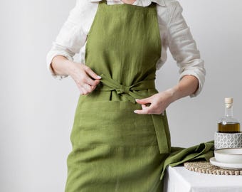 Olive linen apron. Natural linen full apron with pockets. Soft linen kitchen apron for women and man. Custom color. Mother's day gift