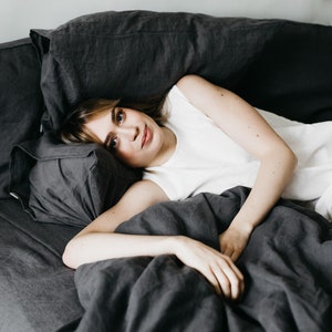 Linen bedding set. King or Queen size duvet cover and 2 pillow cases with button closure in gray