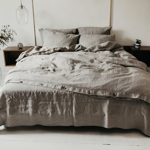 Linen bedding set. King or Queen size duvet cover and 2 pillow cases with button closure in natural undyed color