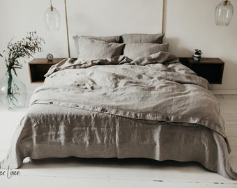 Linen bedding set. King or Queen size duvet cover and 2 pillow cases with button closure in natural undyed color