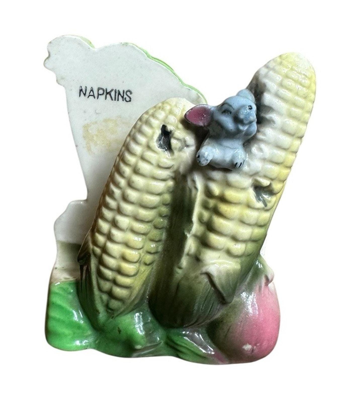 □Mouse on corn cob□１９８１年□１４cm◇ Cop◇ □Mouse on corn cob□1981年□14cm◇ Cop◇ closeup-curious-young-