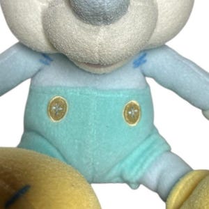 Peluche vintage de Mickey Mouse de Disney en tonos pastel, 38 cm (15"), estilo años 2000. imagen 3