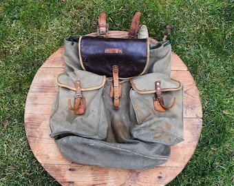 Vintage canvas militaire rugzak jaren 60: leren riemen, wandelen, kamperen