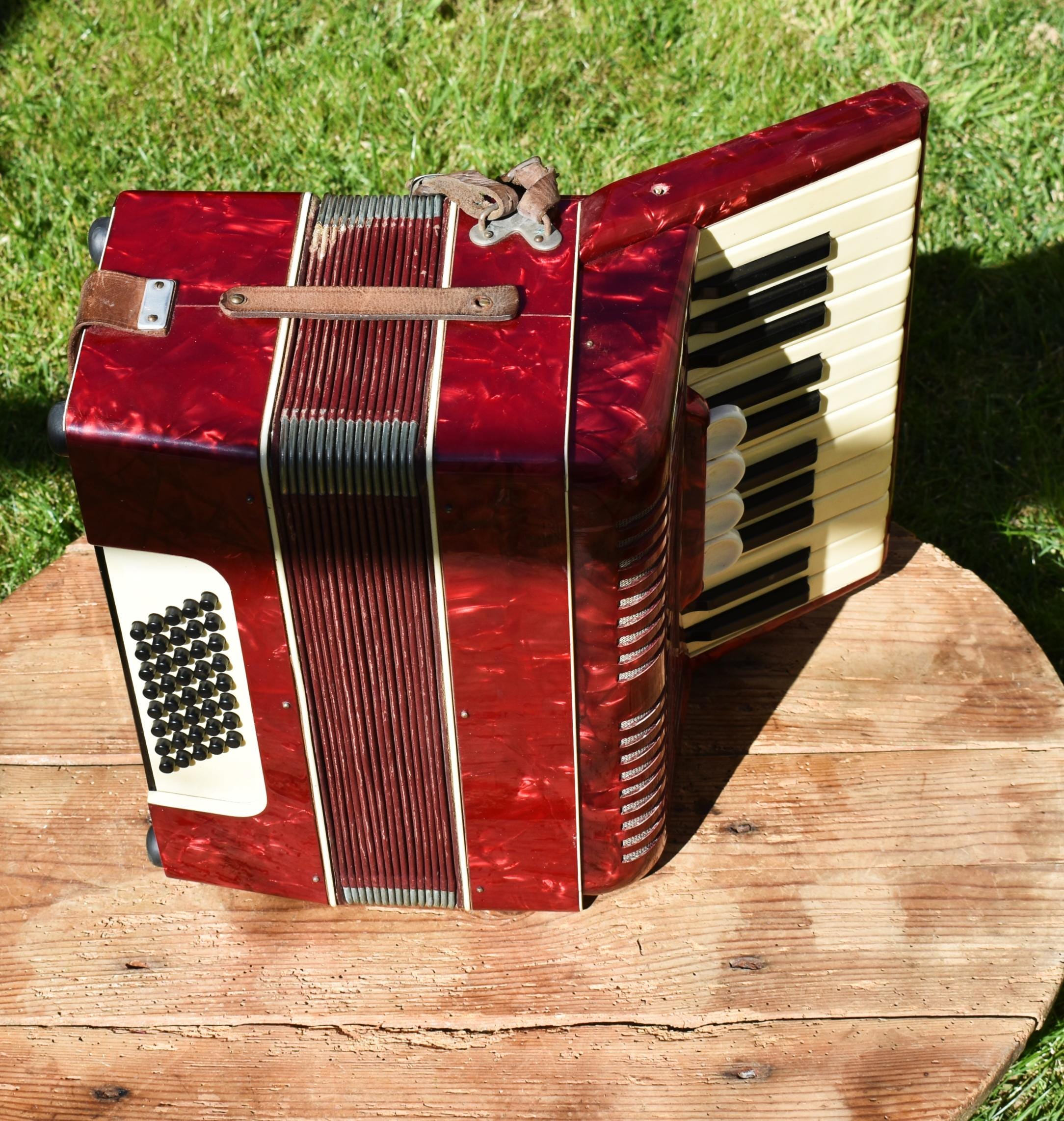 ヴィンテージ ヴェルトマイスター アコーディオン: 40 ベース、修復