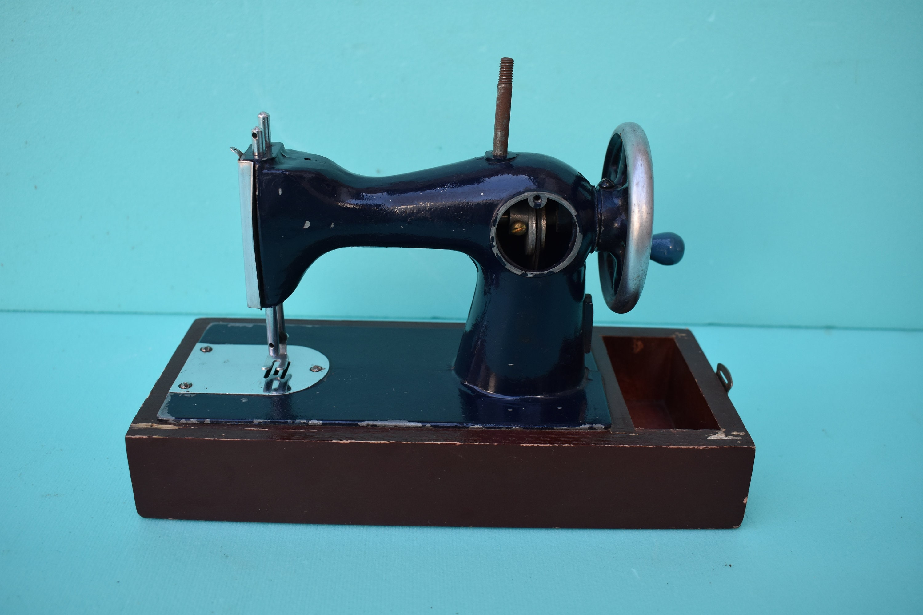 Vintage Kayser Sewing Machine, Rare Sewing Machine, Portable