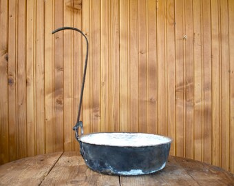 Antique Hand Hammered Copper Fry Pan with Iron Handle: XIX Century Rustic Decor