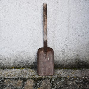 Antique Shovel, Vintage Metal Shovel, Small Fireplace Coal Shovel, Garden Hand Tool, Digging Tool, Metal Tool with Wooden Handle,  Farmhouse