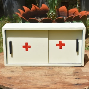 trousse de premiers soins vintage, armoire à pharmacie en bois, armoire médicale suspendue, armoire de pharmacie, armoire à pharmacie en bois, armoire à pharmacie des années 1970