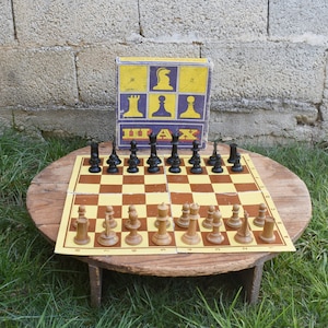Schaken met grote bakelietstukken, Oud schaak, schaak uit de jaren 80, Reisschaak, Retro schaak, Grote bakelietstukken, Karton, Kartonnen doos