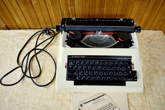 ヴィンテージ シルバーリード エレクトリック 2200 タイプライター