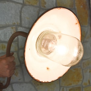 Lampada vintage in smalto, Lampada in smalto con supporto in ferro, Lampada rara, Lampada industriale vintage, Lampada in smalto, Lampada verde, Metallo smaltato, Lampada anni &#39;50