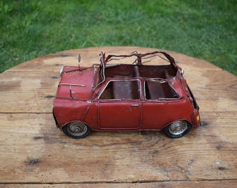 Coche de metal vintage hecho a mano: gran vehículo retro coleccionable