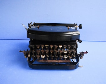 Schreibmaschine ADLER, Antike Schreibmaschine, deutsche Schreibmaschine, Schreibmaschine aus den 30er Jahren, NICHT FUNKTIONSFÄHIGE Schreibmaschine, Schreibmaschine zur Dekoration