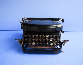 1930年代のAdler mod. 30タイプライター、ヴィンテージタイプライター