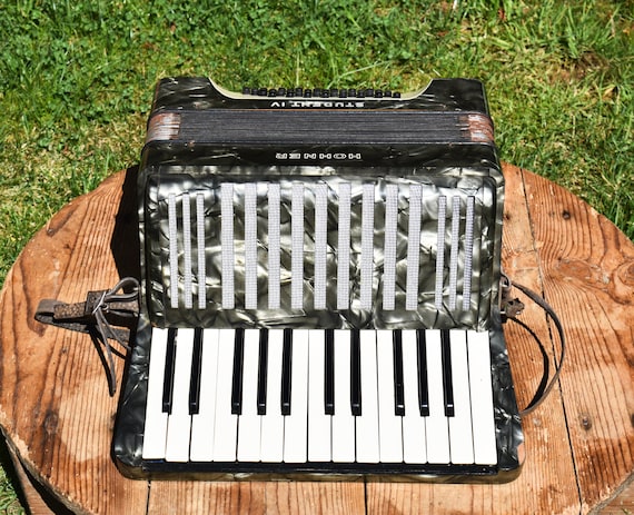 Buying online an accordion