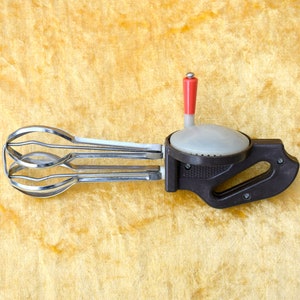 Vintage manual mixer, Vintage Bulgarian Cooking Supply, 1970s, Vintage Egg Beater, Vintage hand mixer, Vintage Kitchen whisk, Vintage decor