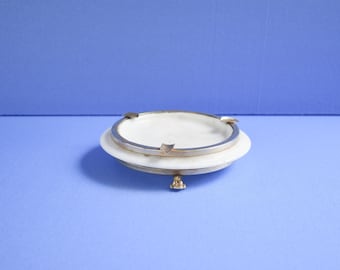 Cenicero vintage de mármol blanco con latón: decoración de coleccionista