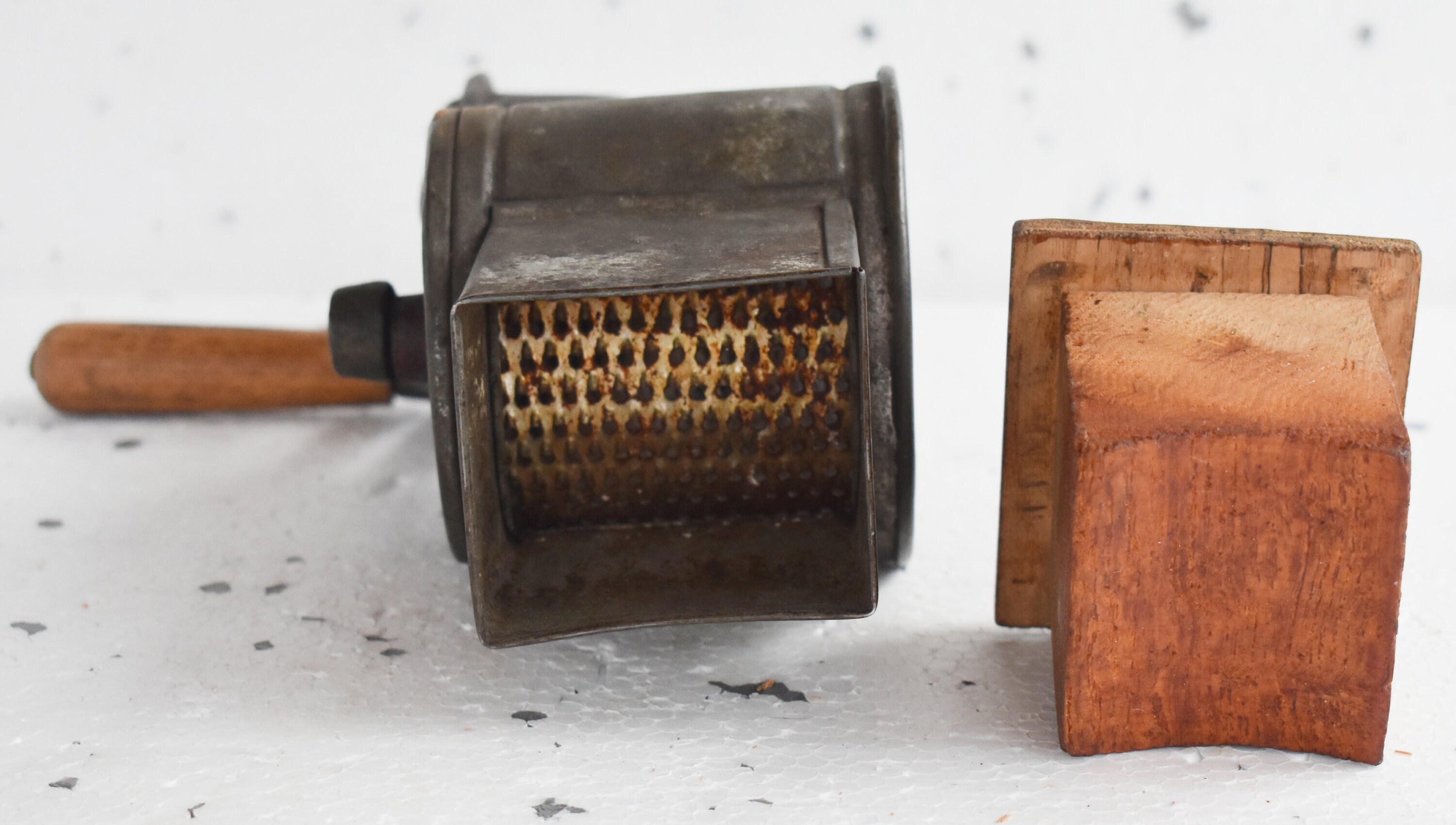 Big Vintage Walnut Mill Vintage walnut grinder Old manual Etsy