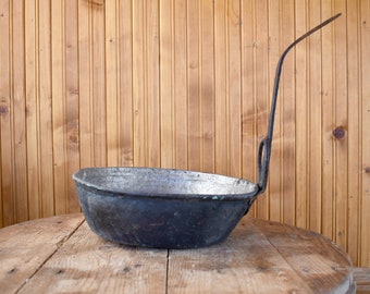 Antique Hand Hammered Copper Fry Pan with Iron Handle - XIX Century Rustic Decor