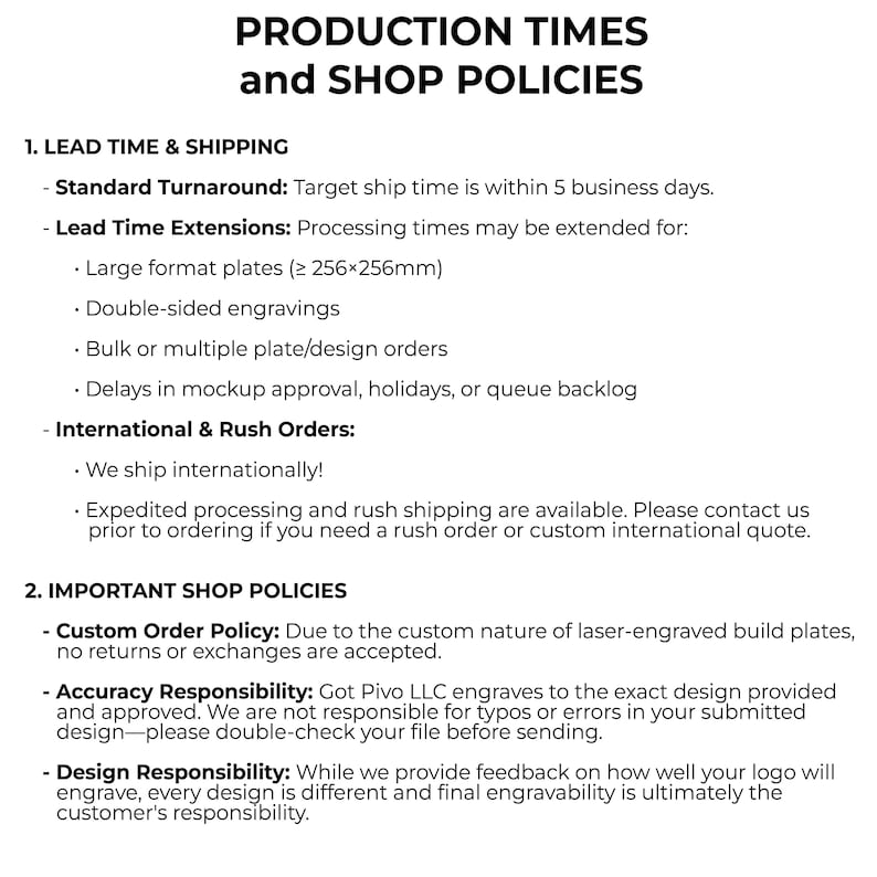 Pu&ograve; includere: Un documento informativo bianco intitolato PRODUCTION TIMES and SHOP POLICIES. Descrive i tempi di produzione, la spedizione e le politiche del negozio per le piastre incise al laser, inclusi dettagli su piastre grandi da 256x256mm o pi&ugrave;.