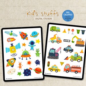 Puede incluir: Dos tabletas digitales que muestran pegatinas digitales coloridas. Una tableta muestra pegatinas con temática espacial como cohetes, planetas y extraterrestres. La otra tableta presenta vehículos de construcción, señales de tráfico y un camión de bomberos. El texto en las tabletas dice "Kid's stuffs" y "DIGITAL STICKERS."