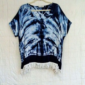Top damski boho z frędzlami w stylu tie-dye i wykończeniem z szenili LG-XL