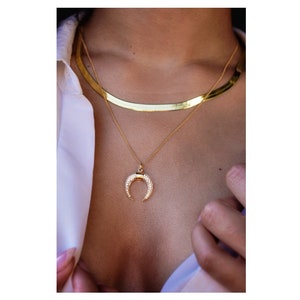 Horn Necklace Gold Double Horn Necklace Upside Down Moon Talisman Jewelry Birthday Gift Her Crescent Moon Layering Chain Amulet Good Luck Thick Curb Chain