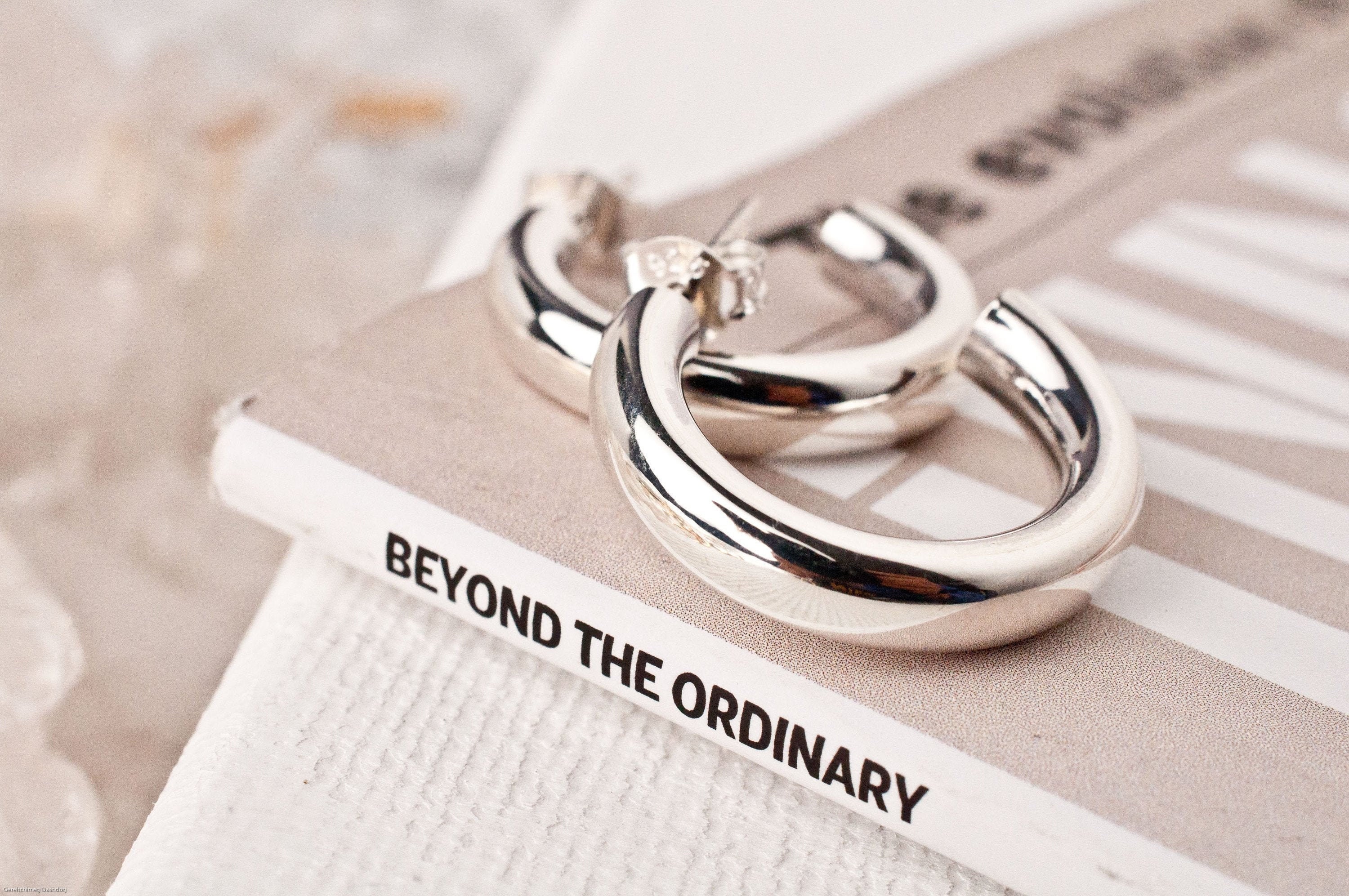 Wedding Band 4 mm Glitzs Jewels 925 Sterling Silver Hollow Hoop Earrings for Women in Gift Box Wedding Band 4 mm Glitzs Jewels 925 Sterling Silver Hollow Hoop Earrings for Women in Gift Box
