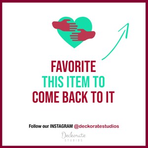 Puede incluir: Fondo blanco con borde granate. La imagen presenta un coraz&oacute;n turquesa abrazado por dos manos rojas, con una flecha turquesa hacia arriba. Texto: "FAVORITE THIS ITEM TO COME BACK TO IT". Instagram @deckoratestudios.