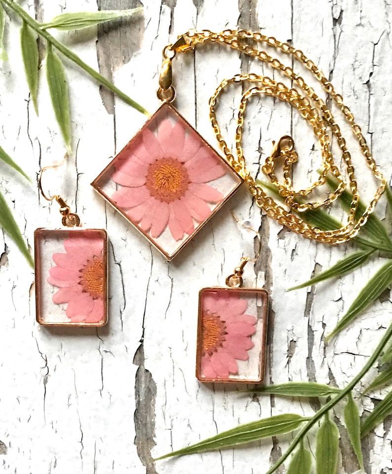 real pink flower resin jewelry set pink daisy necklace Jewlery set pressed real flower jewelry resin jewelry pink daisy dangle earrings
