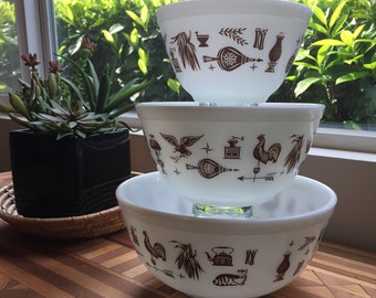 Set of 3 Vintage Pyrex “Americana” Mixing Bowls
