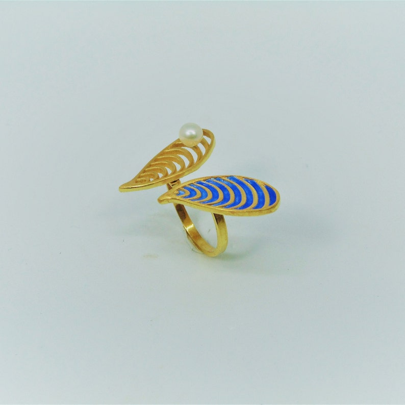 Shells and pearl gold ring in 925 sterling silver