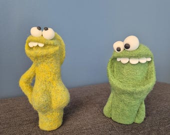 Nadel gefilzte Monsterfiguren, Wollskulpturen, Wollskulpturen, Regale, aus Wolle