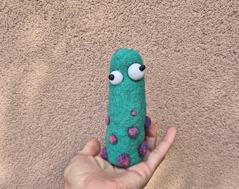 Green Spotted Felt Monster – Handmade Needle Felted Creature, Wool Sculpture, Quirky Art Toy