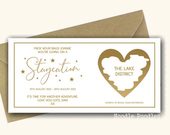 Staykation Bordkarte | Personalisierte Geburtstagskarte | Faux Fake Car Road Trip Travel Pass | Überraschungsziel Reise