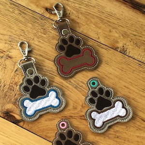 DIY- Fichier NUMÉRIQUE - Paw with Bone filled or Bone outline - Snap tab / Key fob / Bag tag ITH Machine Embroidery Design File In the hoop