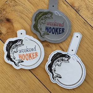 DIY-DIGITAL Datei - Jumping Fish Weekend Hooker Snap Tab / Schlüsselanhänger / Tasche Tag ITH Maschine Stickerei Design-Datei im Reifen - wenn Schweine fliegen