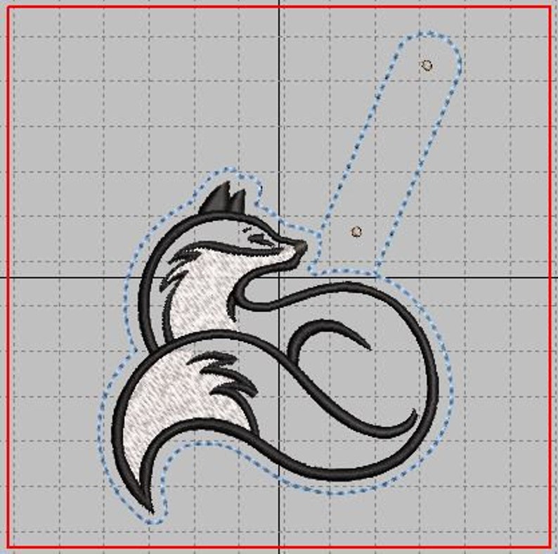 K&ouml;nnte beinhalten: Gesticktes Design eines Fuchses in Schwarz und Wei&szlig;. Der Fuchs ist zusammengerollt, der Schwanz um den K&ouml;rper gewickelt. Das Design befindet sich auf einem grauen Gitterhintergrund.