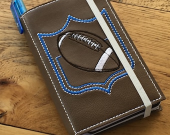 DIY-DIGITAL Mapp - Amerikansk fotboll med ram - Flip-style Notebook Cover / ITH Maskinbroderidesignfil - I ringen