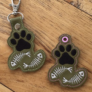 DIY-DIGITAL File - Paw with Fish Bones - Snap tab / Key fob / Bag tag  ITH Machine Embroidery Design File In the hoop