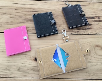 DIY-DIGITAL FIL - 5x7-båge - Tom plånbok med mittvikning, 2 fickor - Presentkortshållare - V-formade invändiga flikar - Tryckknappsflik/ med maskinbroderidesign