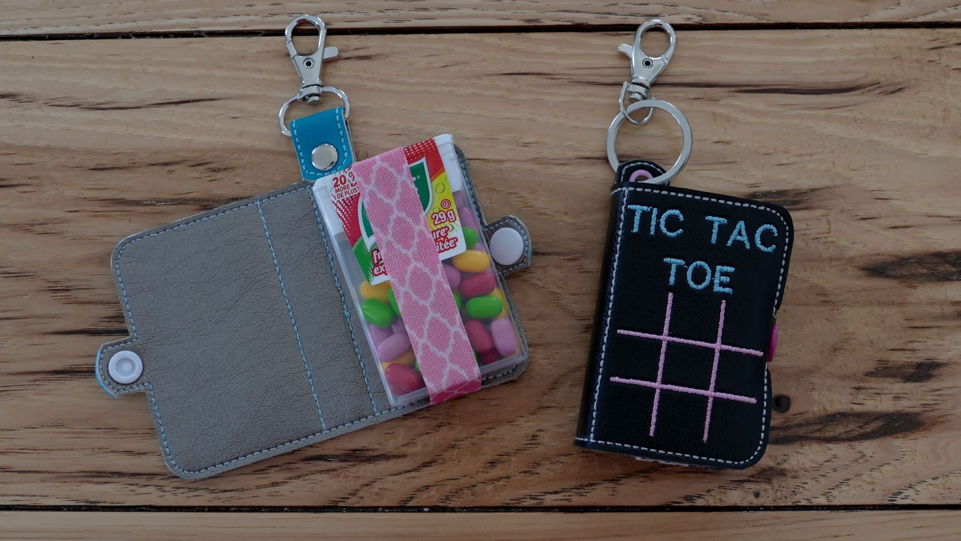 Tic tac toe keychain -  France