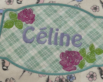 DIY-DIGITAL File-Frame Appliqué met SCHETSMATIGe stijl rozen en bladeren in de hoeken met rechte stippelsteek- machine borduurontwerp